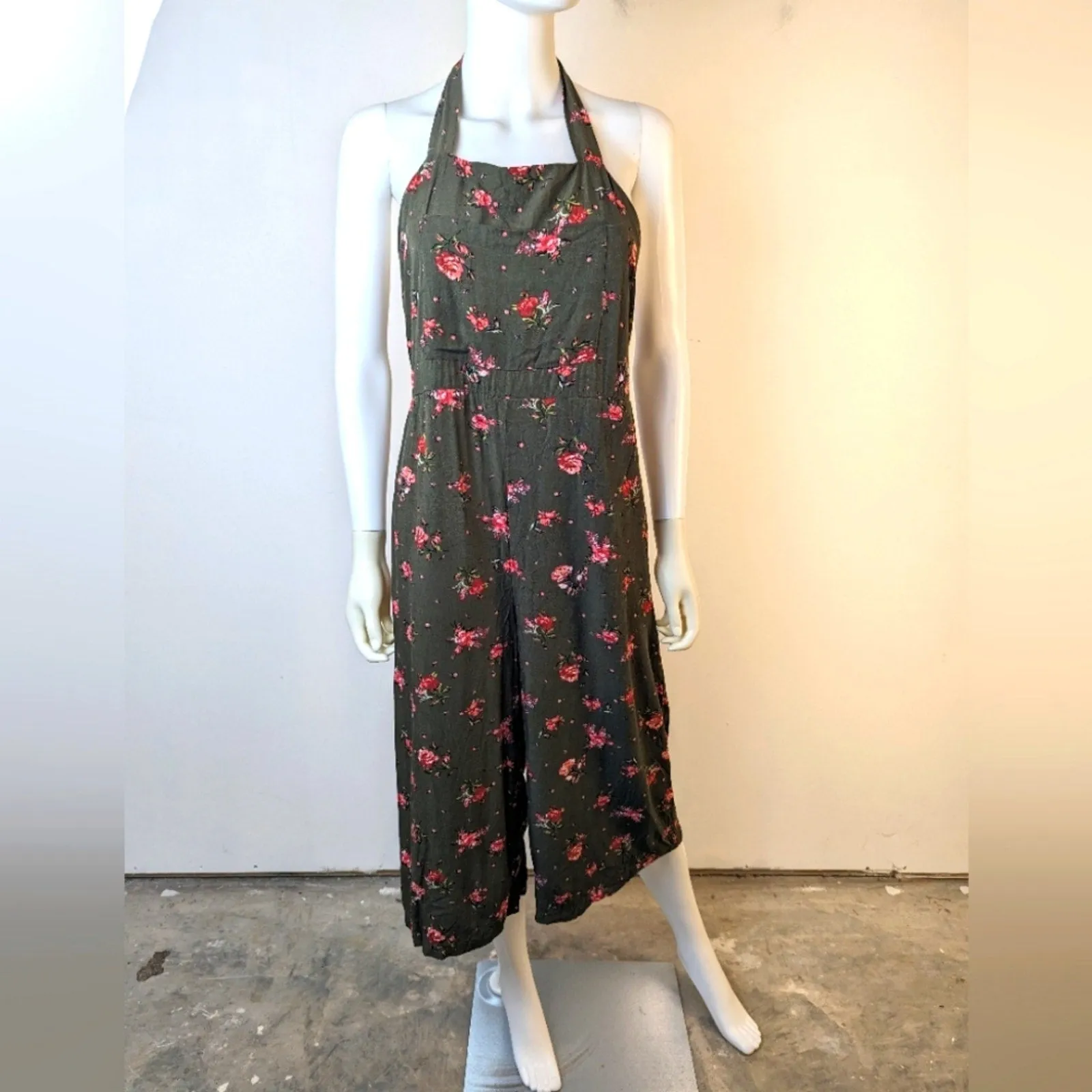Xhilaration Floral Halter Romper / Medium